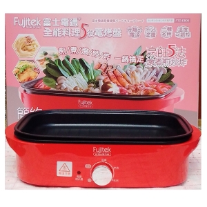 ★物品名稱：富士電通Fujitek全能料理多功能電烤盤(FTD-EB06) ★物品的描述(特 色)：  3-5人小家電，炒菜/煮火鍋，一鍋搞定沒問題。  5大功能料理，煎 / 煮 / 燉 / 炸 / 蒸，料理方便又輕鬆。 不沾塗層烤盤清洗方便。 分離式電源。 上蓋紅色，配色大方質感優美。 溫度可調設計，快慢都由您掌廚。 配件:上蓋*1/深湯炒鍋*1/煎烤盤*1/電源線*1/料理食譜*1本/主體加熱器*1 ★物品狀態：公司貨，保固一年。  額定電壓：110V/60Hz  功率：1100W  商品材