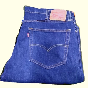 華美小舖-[主動開發票購物有保障]  LEVOS MENS 511 JEANS 511系列男直筒牛仔褲 腰圍30-40英吋 褲長30及32 褲型低腰,直筒窄管 洗滌時請將淺色衣物分開洗 免運費 壹件價