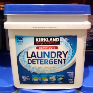 華美小舖-[主動開發票購物有保障]  KIRKLAND 專業級濃縮洗衣粉 200匙次 使用前務請先以溫熱水溶解(冷水無法溶解) 可用於洗淨衣物和髒物 可用於洗淨牆壁和天花板及洗淨地板地磚和牆 12.7公斤/桶 免運費 壹桶價