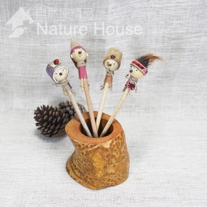 【自然屋精品】人偶造型鉛筆 天然 鉛筆 可愛 舒壓 治癒 草編 手工 特色造型 文具 pencil